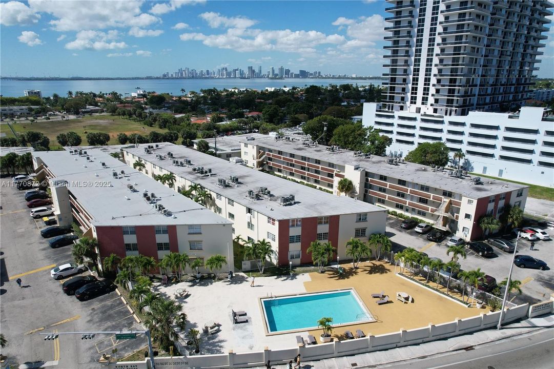 For Sale: $224,900 (1 beds, 1 baths, 695 Square Feet)