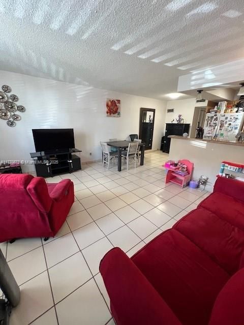 For Sale: $224,900 (1 beds, 1 baths, 695 Square Feet)