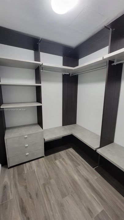 For Sale: $649,000 (1 beds, 2 baths, 849 Square Feet)