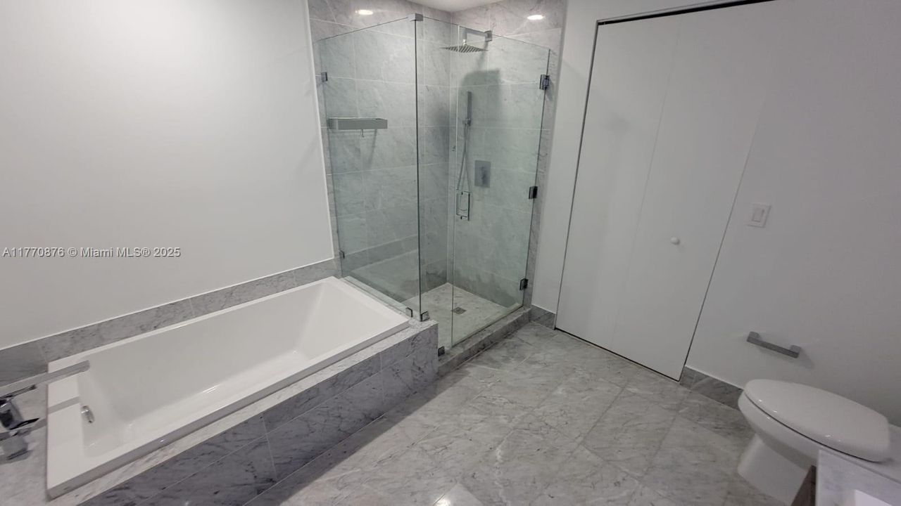 For Sale: $649,000 (1 beds, 2 baths, 849 Square Feet)