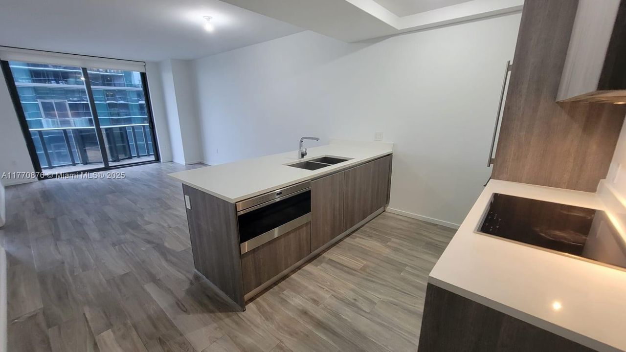 For Sale: $649,000 (1 beds, 2 baths, 849 Square Feet)