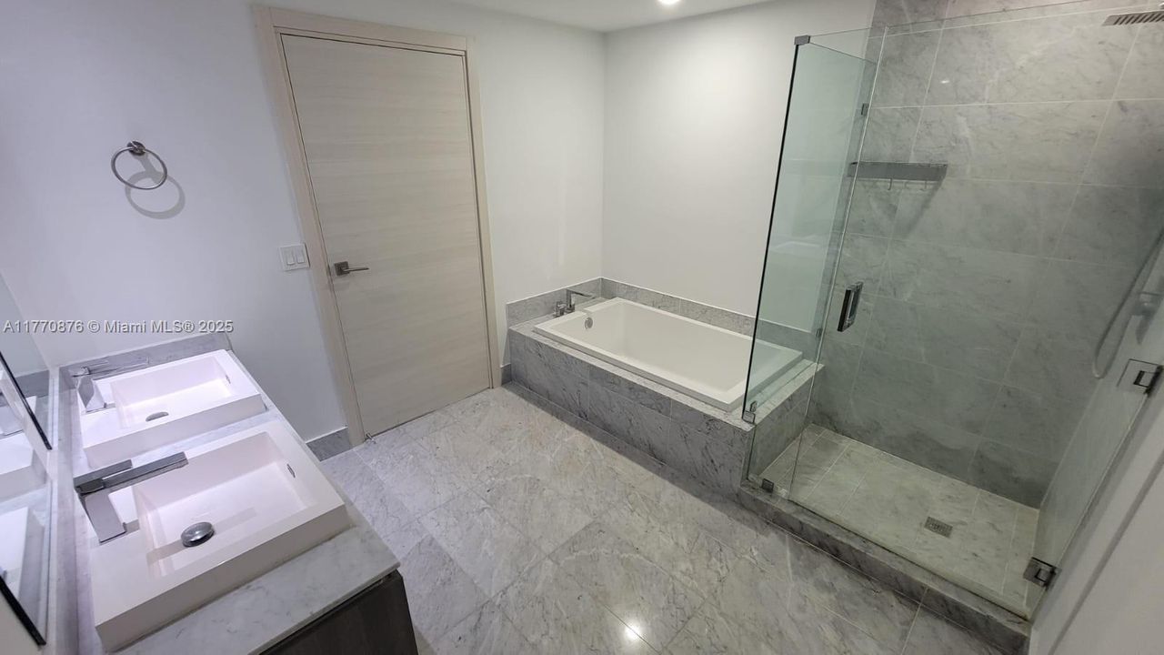 For Sale: $649,000 (1 beds, 2 baths, 849 Square Feet)