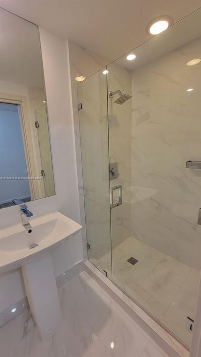 For Sale: $649,000 (1 beds, 2 baths, 849 Square Feet)