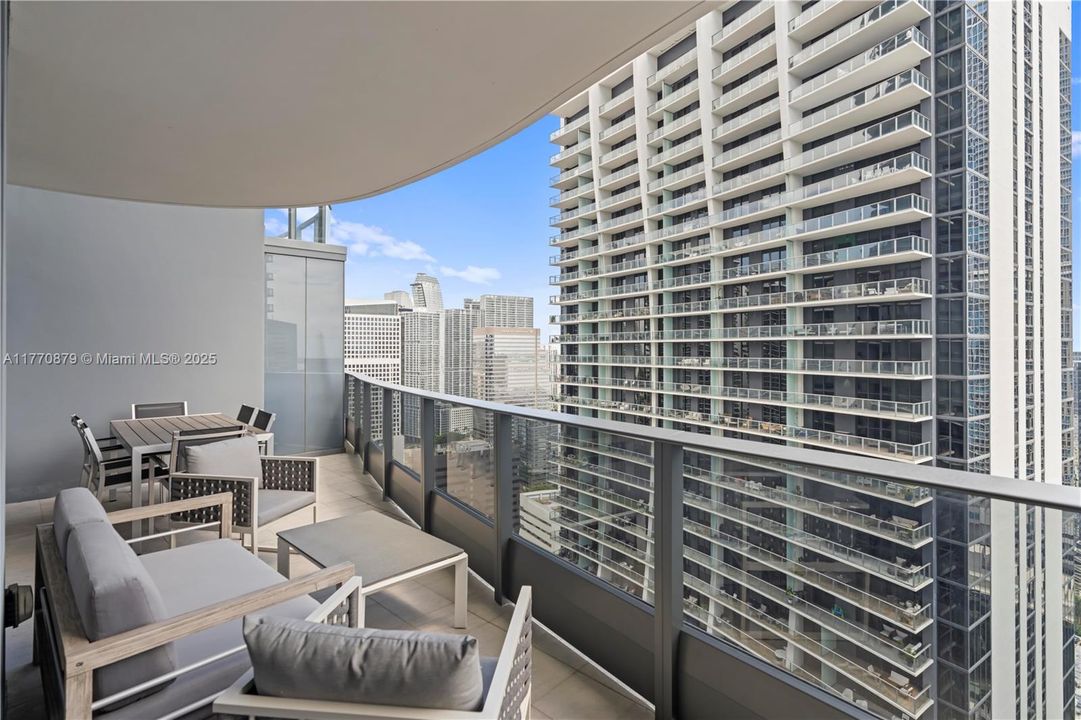 最近租的: $5,350 (1 贝兹, 1 浴室, 829 平方英尺)