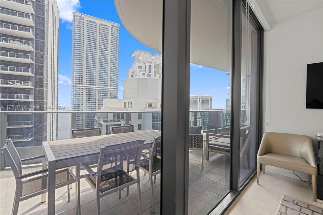 最近租的: $5,350 (1 贝兹, 1 浴室, 829 平方英尺)