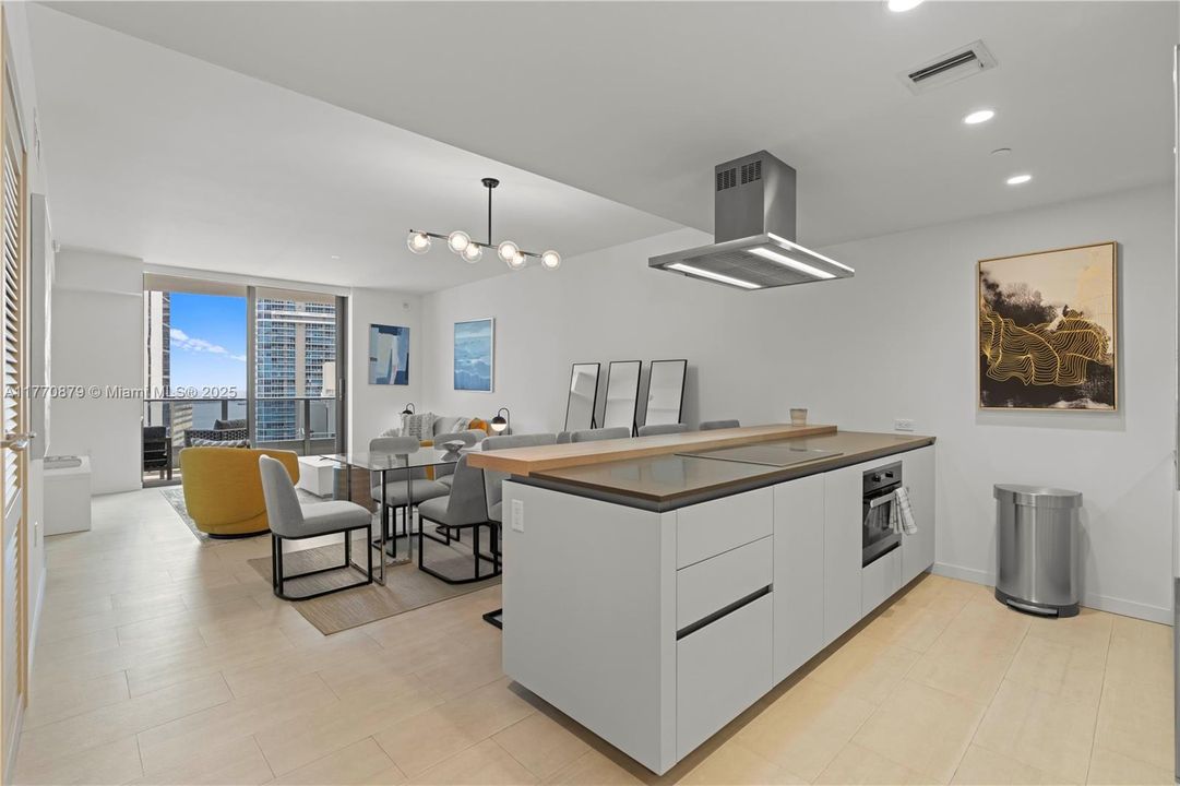 最近租的: $5,350 (1 贝兹, 1 浴室, 829 平方英尺)