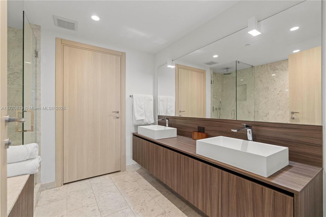 最近租的: $5,350 (1 贝兹, 1 浴室, 829 平方英尺)