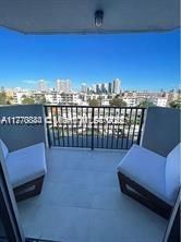 Recently Rented: $1,900 (1 beds, 1 baths, 828 Square Feet)