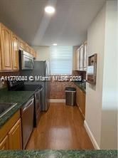 Recently Rented: $1,900 (1 beds, 1 baths, 828 Square Feet)