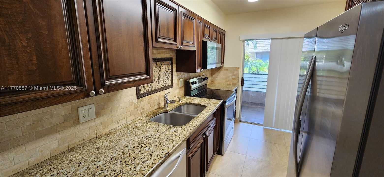 For Sale: $244,000 (2 beds, 2 baths, 1150 Square Feet)