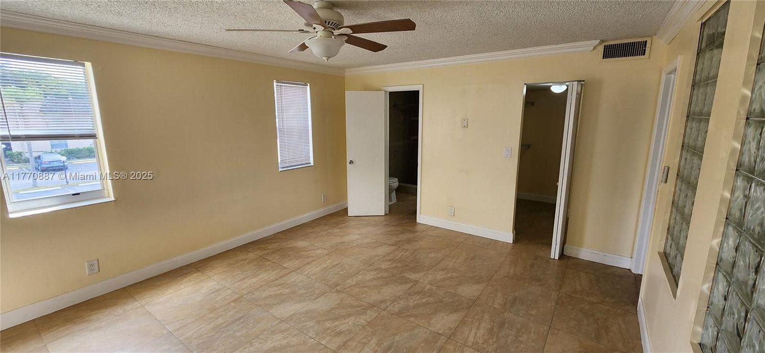 For Sale: $244,000 (2 beds, 2 baths, 1150 Square Feet)