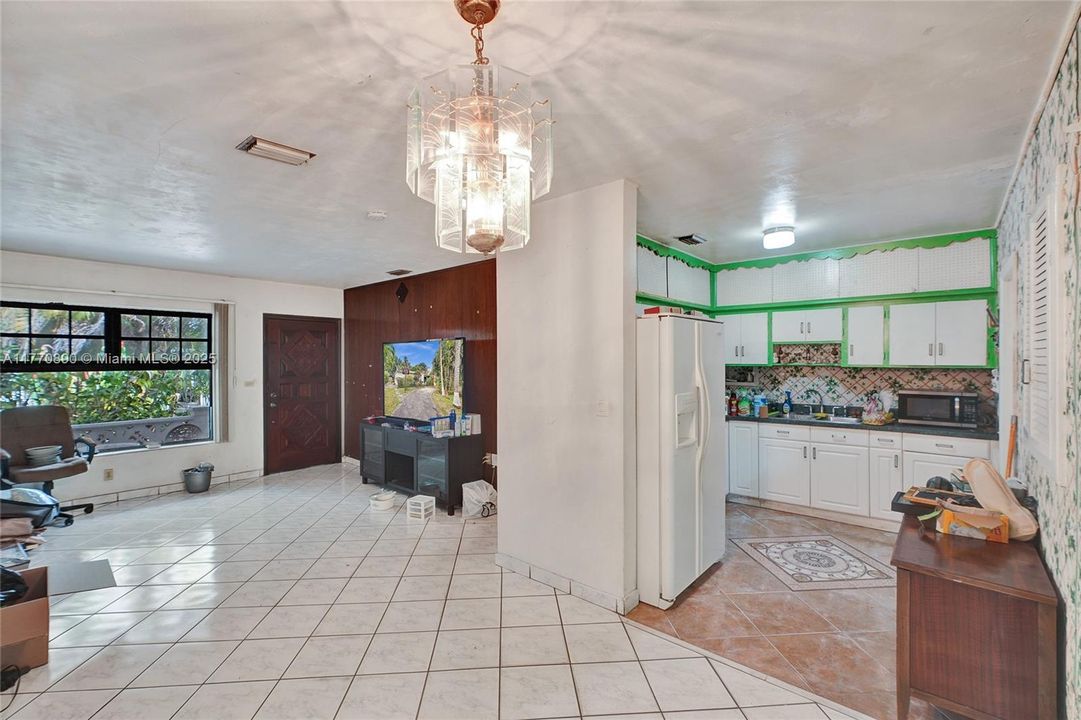 Recently Sold: $419,000 (3 beds, 2 baths, 1385 Square Feet)