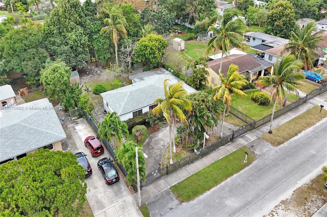 Recently Sold: $419,000 (3 beds, 2 baths, 1385 Square Feet)