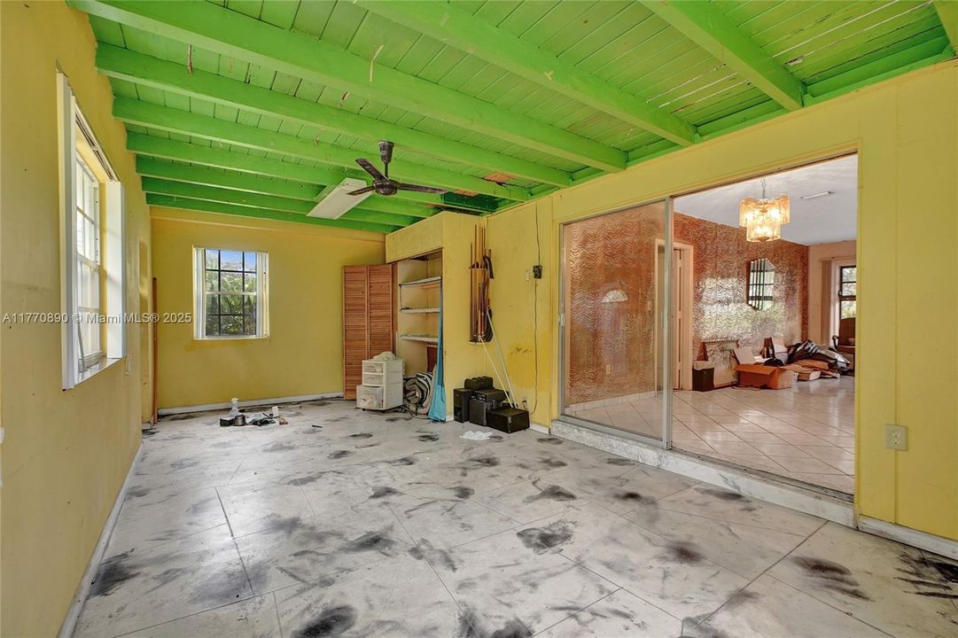 Recently Sold: $419,000 (3 beds, 2 baths, 1385 Square Feet)