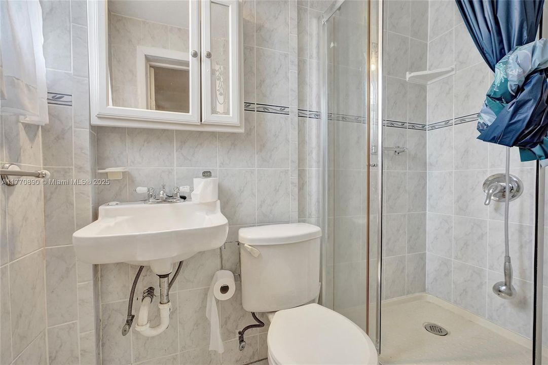 Recently Sold: $419,000 (3 beds, 2 baths, 1385 Square Feet)