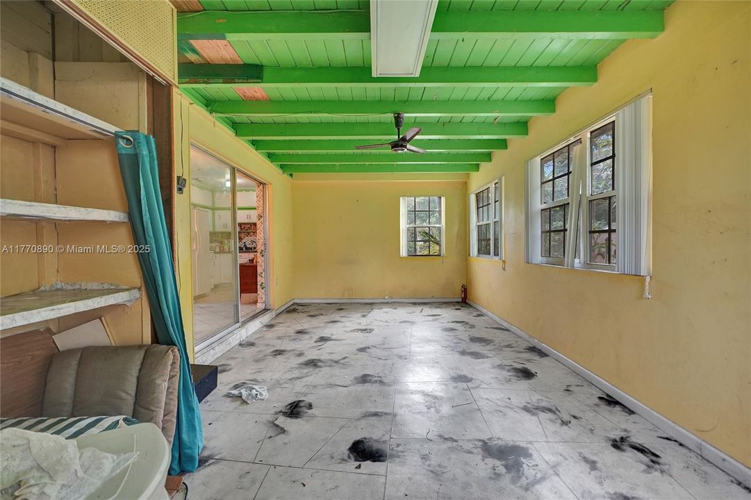 Recently Sold: $419,000 (3 beds, 2 baths, 1385 Square Feet)