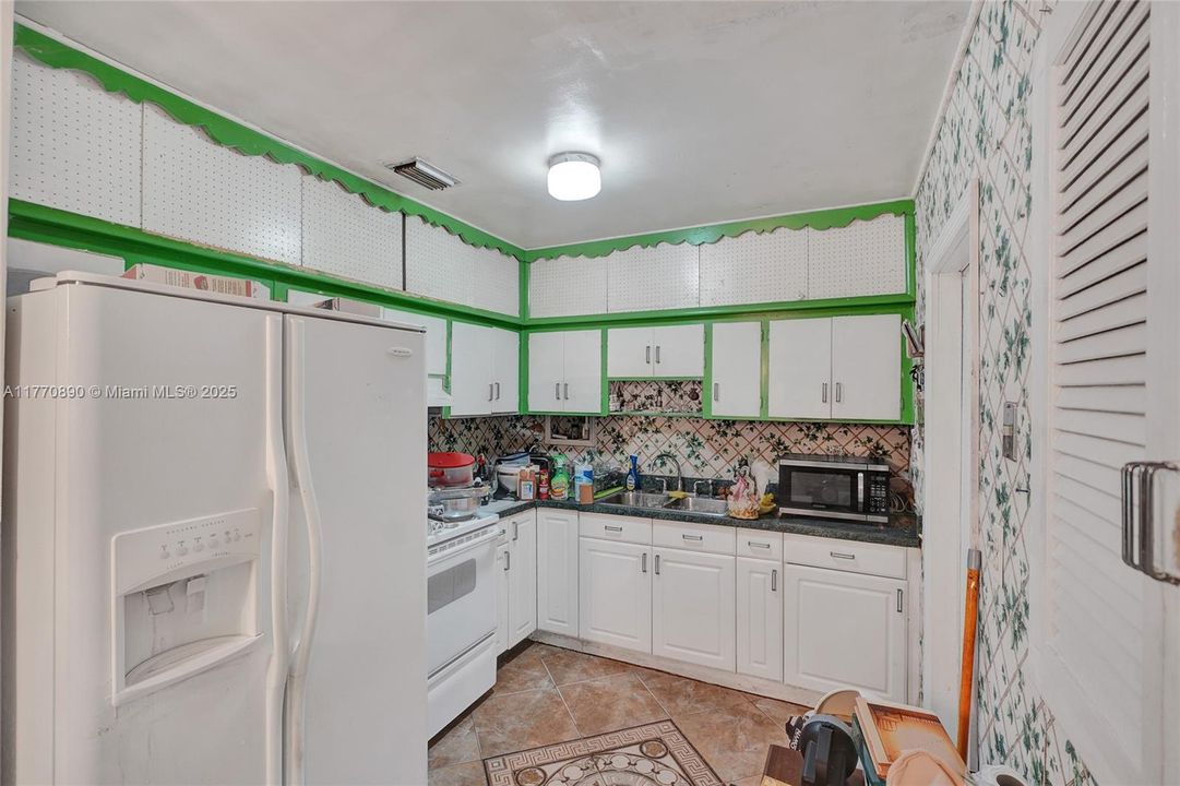 Recently Sold: $419,000 (3 beds, 2 baths, 1385 Square Feet)