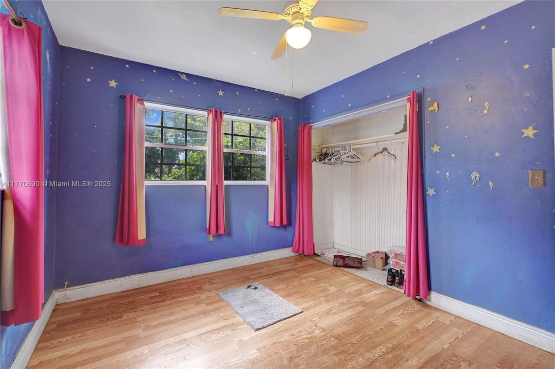 Recently Sold: $419,000 (3 beds, 2 baths, 1385 Square Feet)