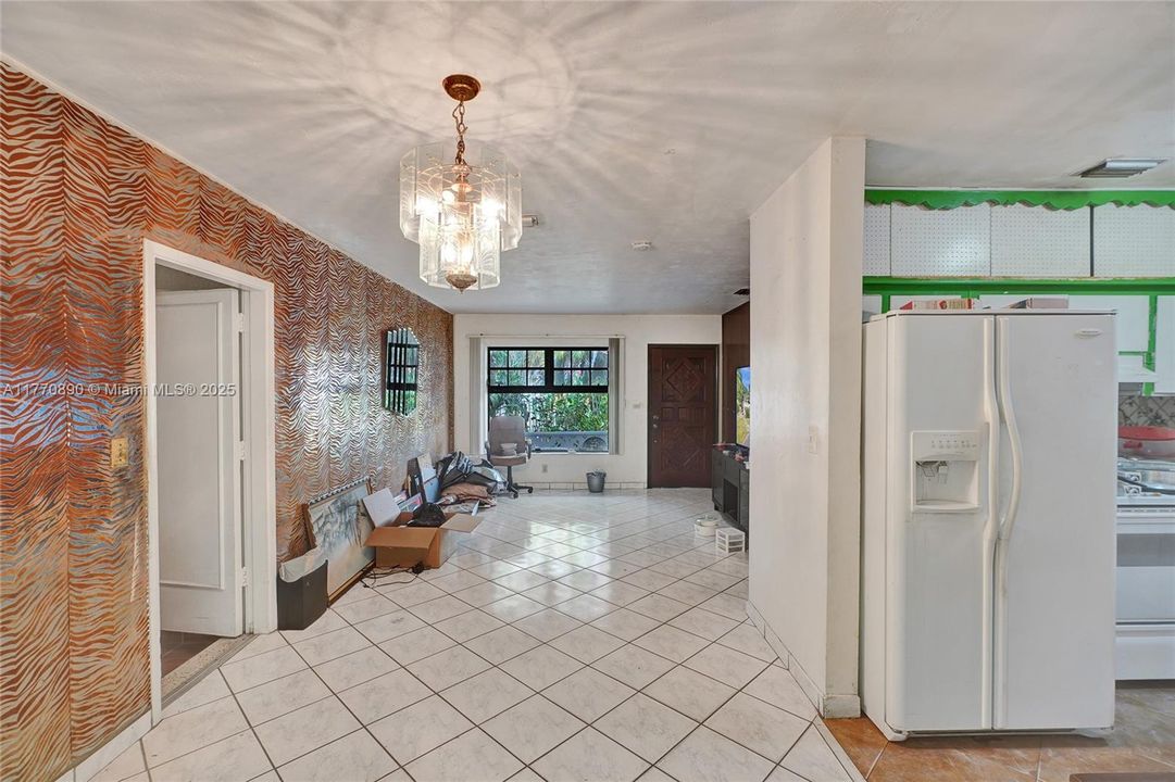 Recently Sold: $419,000 (3 beds, 2 baths, 1385 Square Feet)