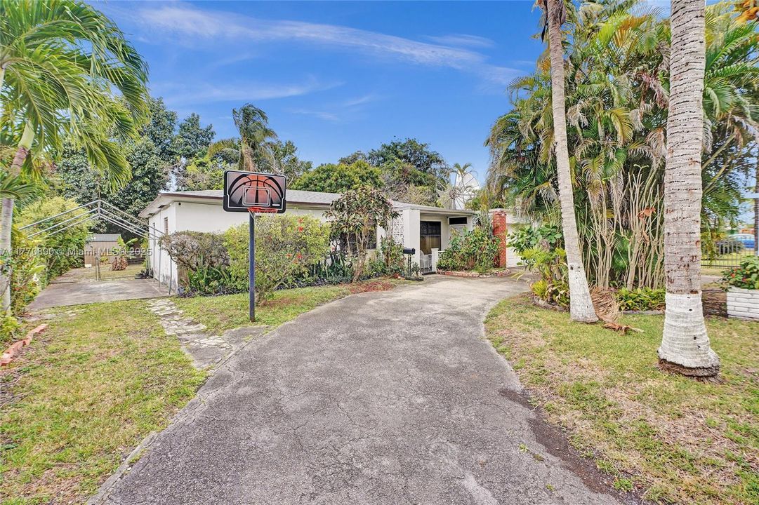 Recently Sold: $419,000 (3 beds, 2 baths, 1385 Square Feet)