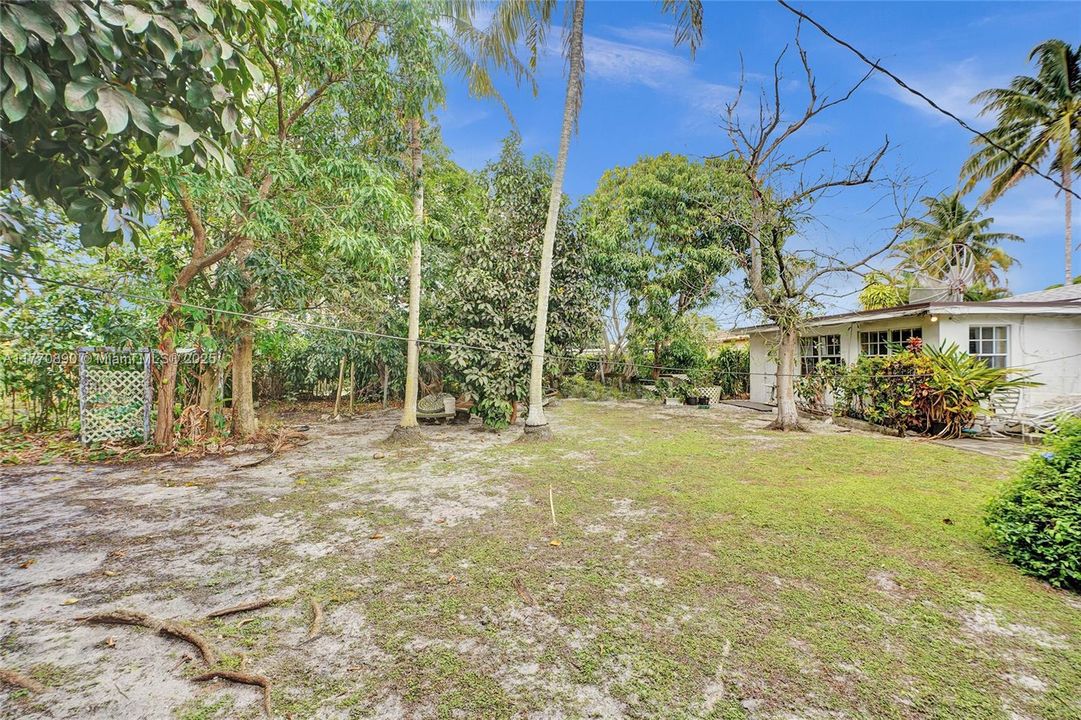 Recently Sold: $419,000 (3 beds, 2 baths, 1385 Square Feet)