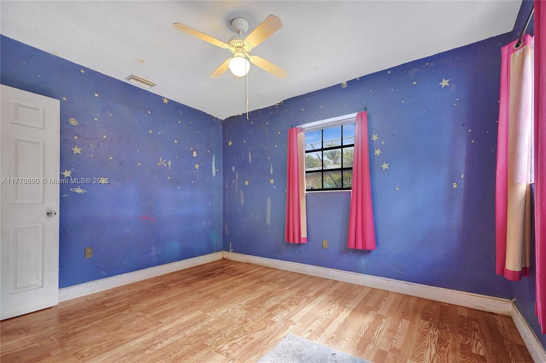 Recently Sold: $419,000 (3 beds, 2 baths, 1385 Square Feet)