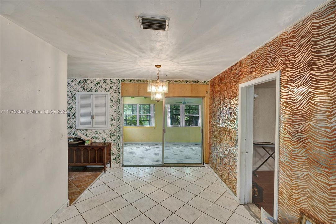 Recently Sold: $419,000 (3 beds, 2 baths, 1385 Square Feet)