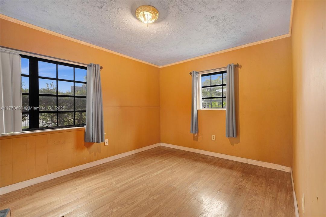 Recently Sold: $419,000 (3 beds, 2 baths, 1385 Square Feet)