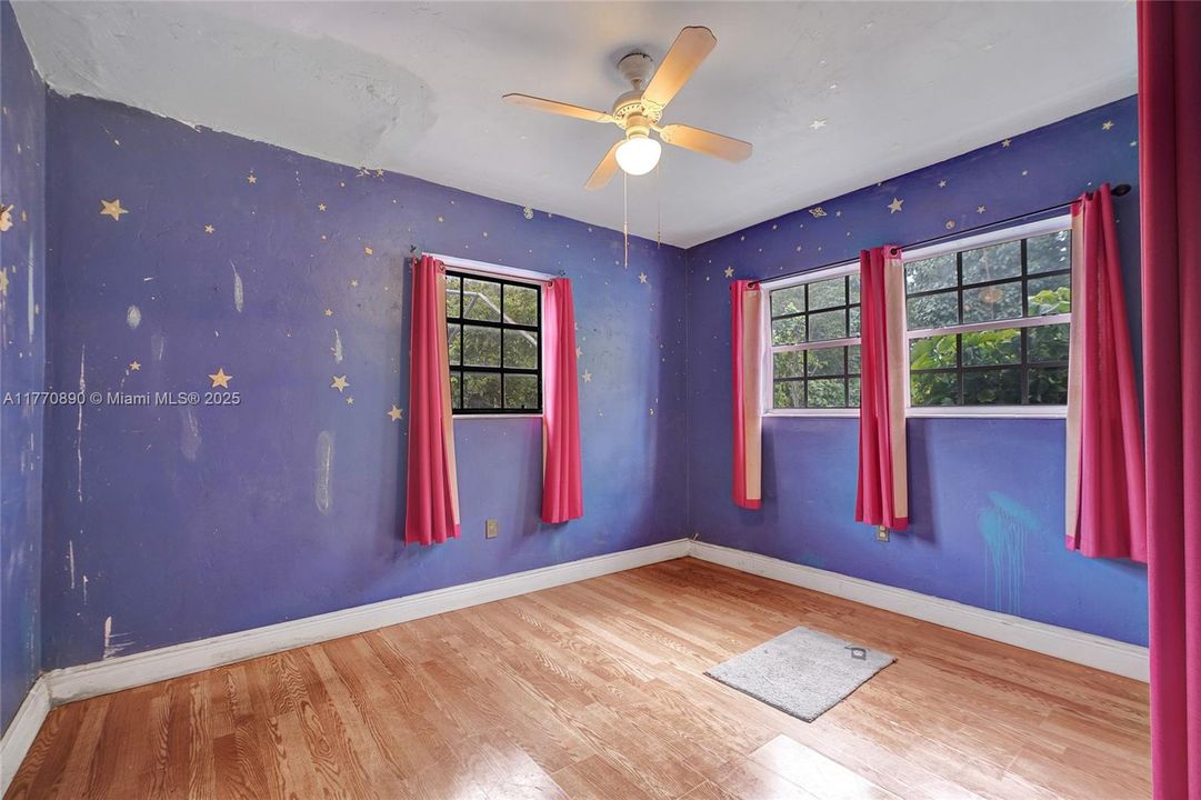 Recently Sold: $419,000 (3 beds, 2 baths, 1385 Square Feet)