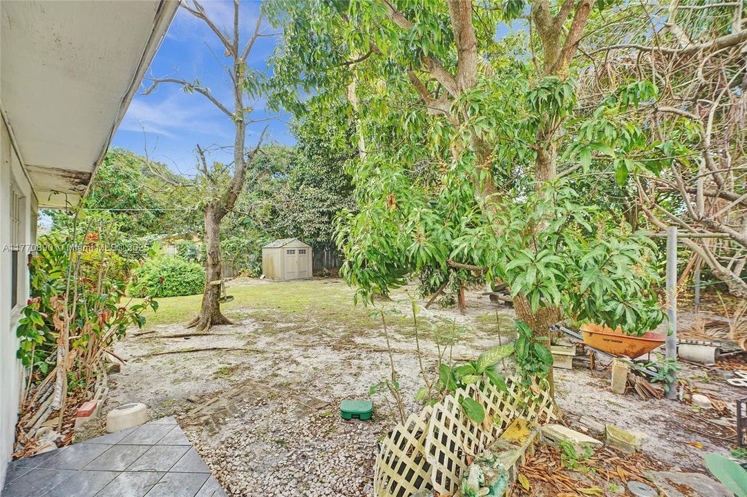 Recently Sold: $419,000 (3 beds, 2 baths, 1385 Square Feet)