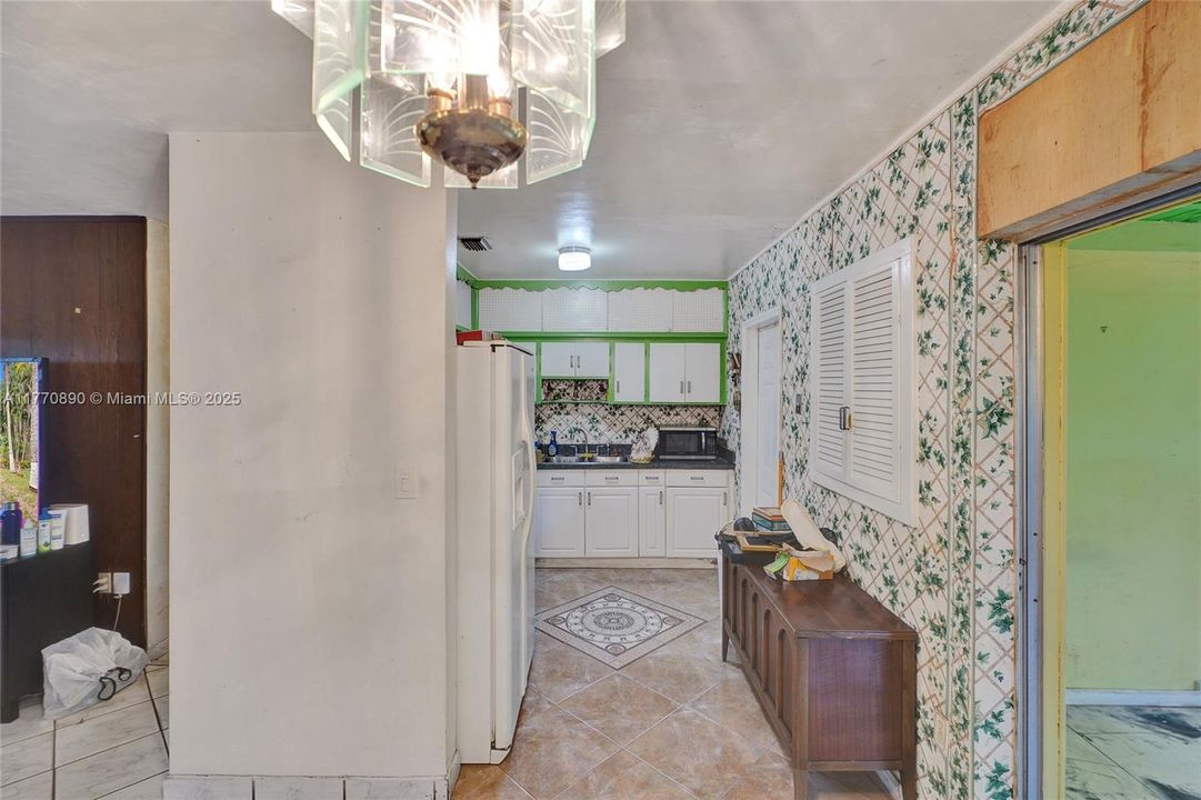 Recently Sold: $419,000 (3 beds, 2 baths, 1385 Square Feet)