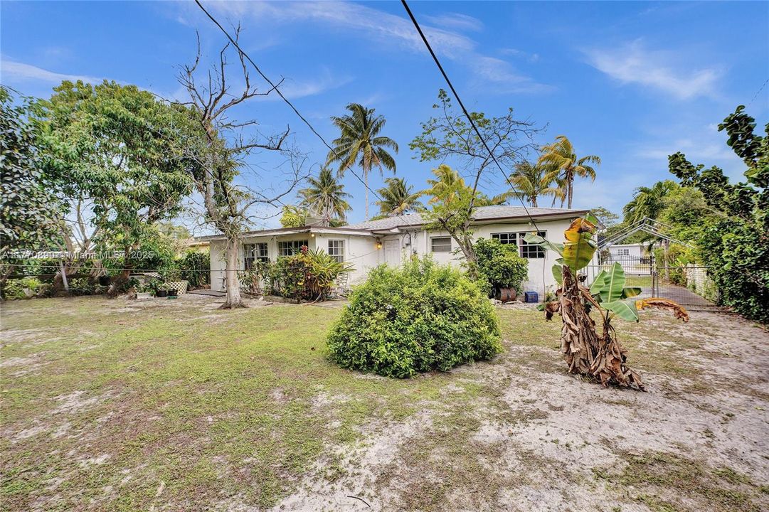 Recently Sold: $419,000 (3 beds, 2 baths, 1385 Square Feet)