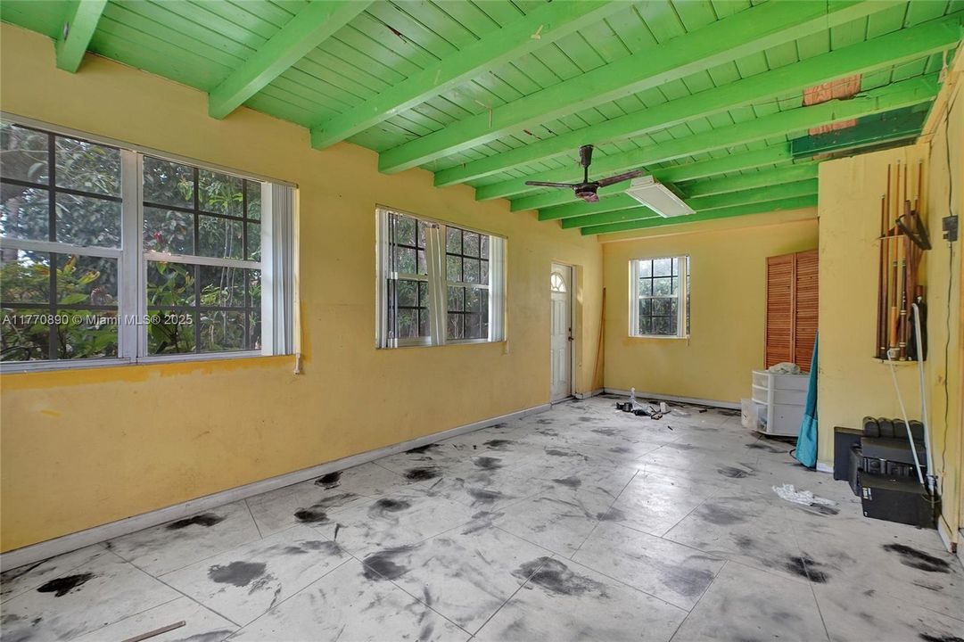 Recently Sold: $419,000 (3 beds, 2 baths, 1385 Square Feet)