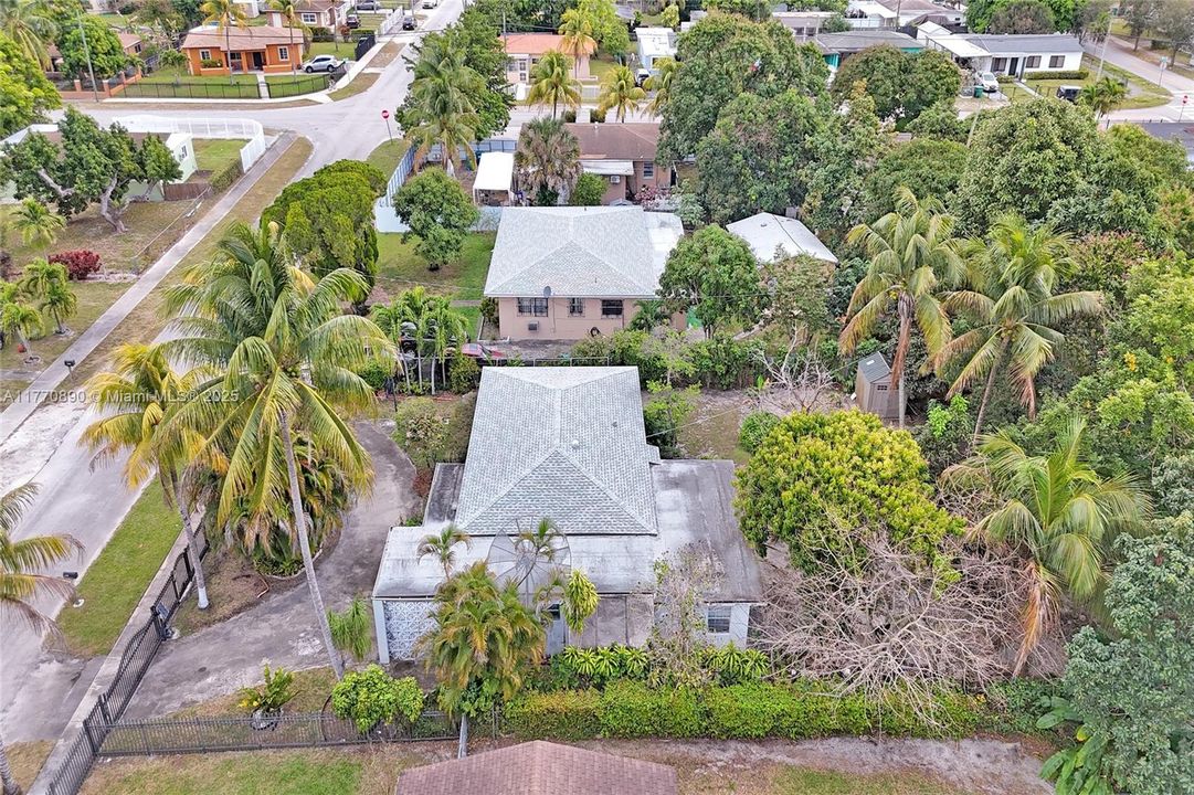 Recently Sold: $419,000 (3 beds, 2 baths, 1385 Square Feet)