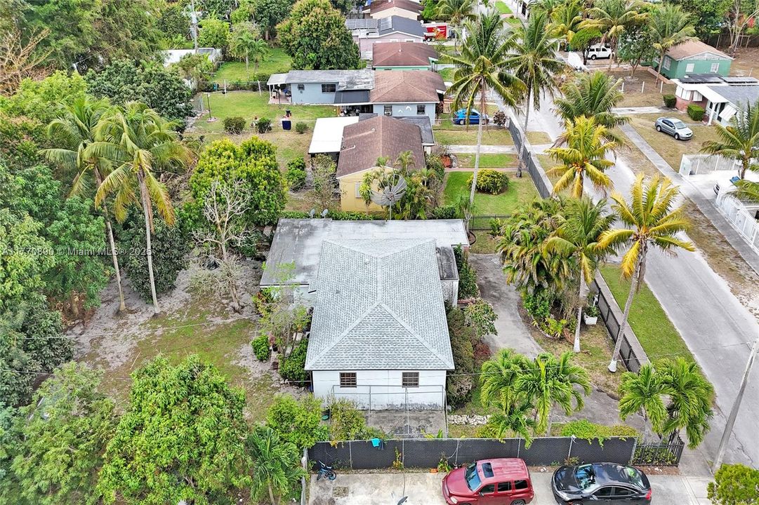 Recently Sold: $419,000 (3 beds, 2 baths, 1385 Square Feet)