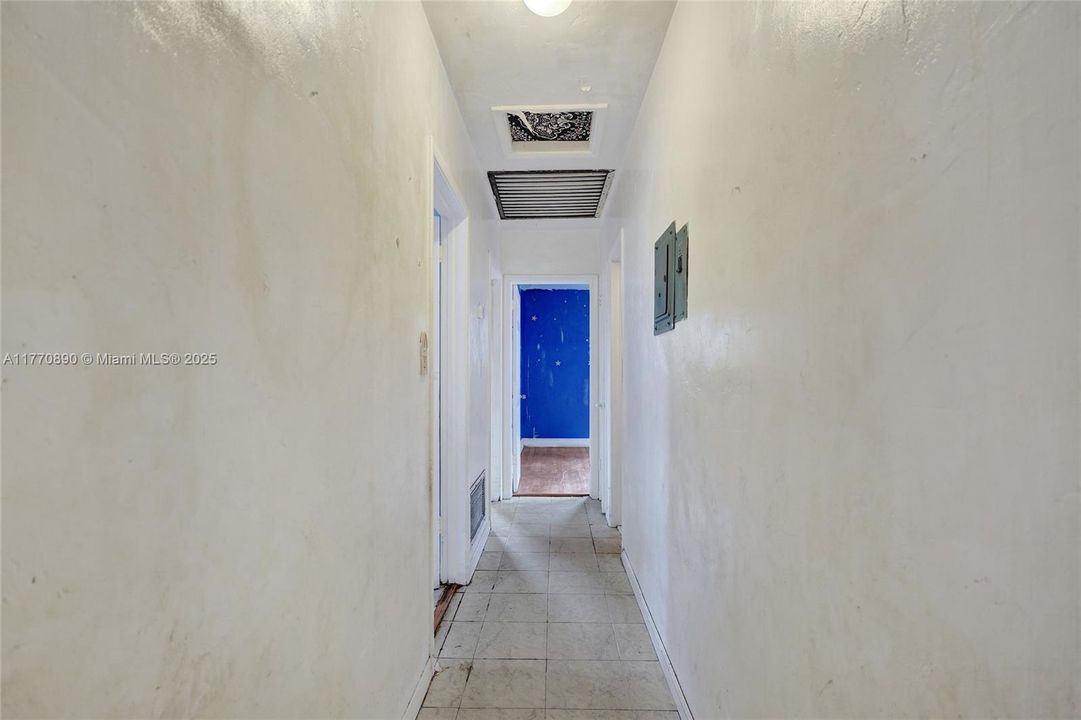 Recently Sold: $419,000 (3 beds, 2 baths, 1385 Square Feet)