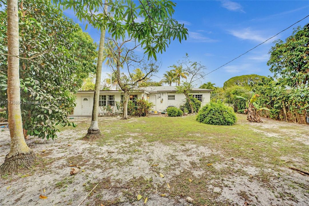 Recently Sold: $419,000 (3 beds, 2 baths, 1385 Square Feet)