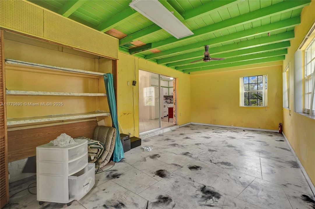 Recently Sold: $419,000 (3 beds, 2 baths, 1385 Square Feet)