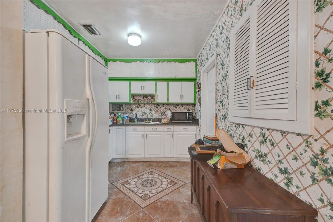 Recently Sold: $419,000 (3 beds, 2 baths, 1385 Square Feet)