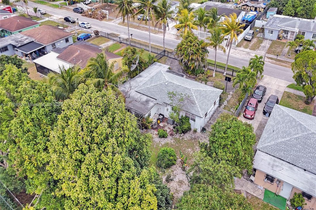 Recently Sold: $419,000 (3 beds, 2 baths, 1385 Square Feet)