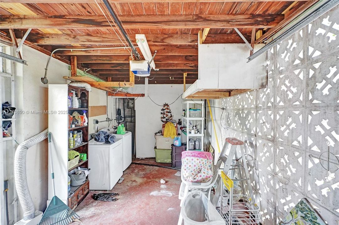 Recently Sold: $419,000 (3 beds, 2 baths, 1385 Square Feet)