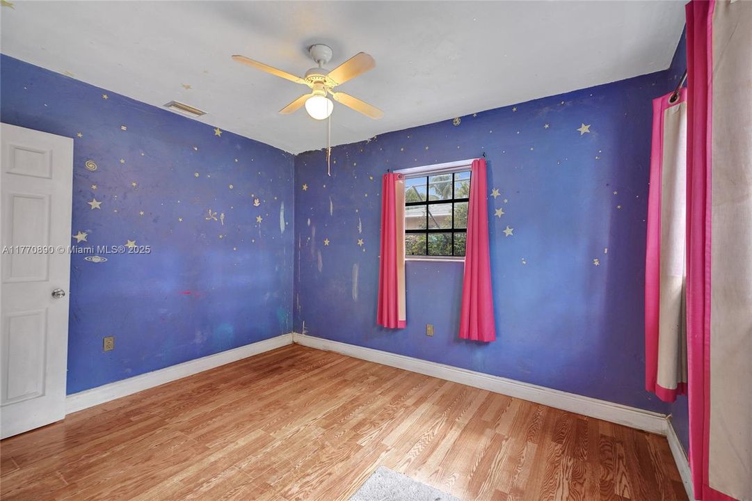 Recently Sold: $419,000 (3 beds, 2 baths, 1385 Square Feet)