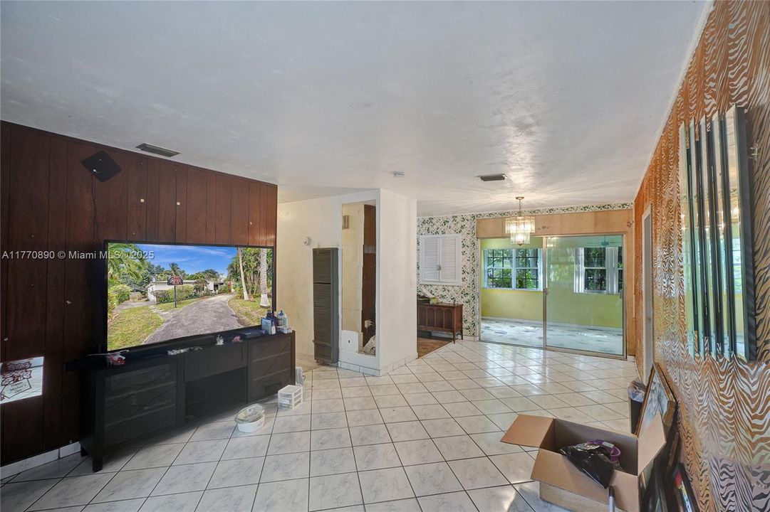 Recently Sold: $419,000 (3 beds, 2 baths, 1385 Square Feet)