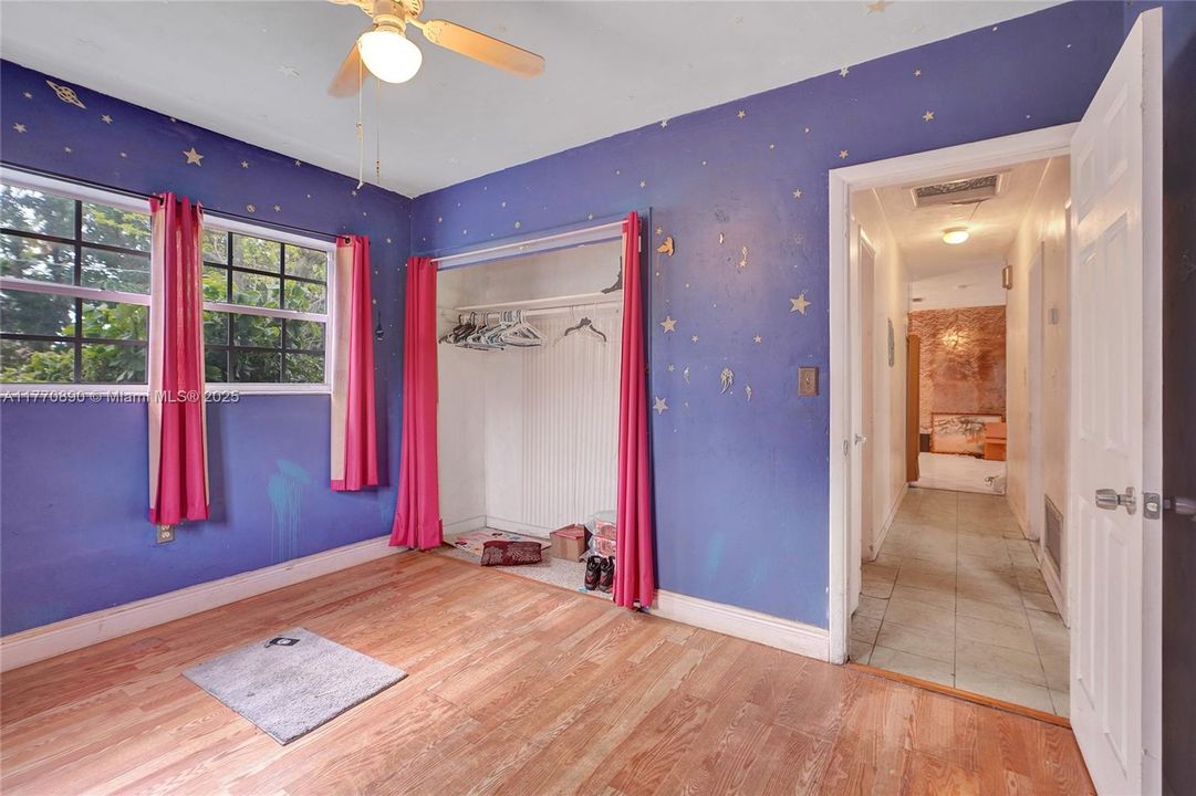 Recently Sold: $419,000 (3 beds, 2 baths, 1385 Square Feet)