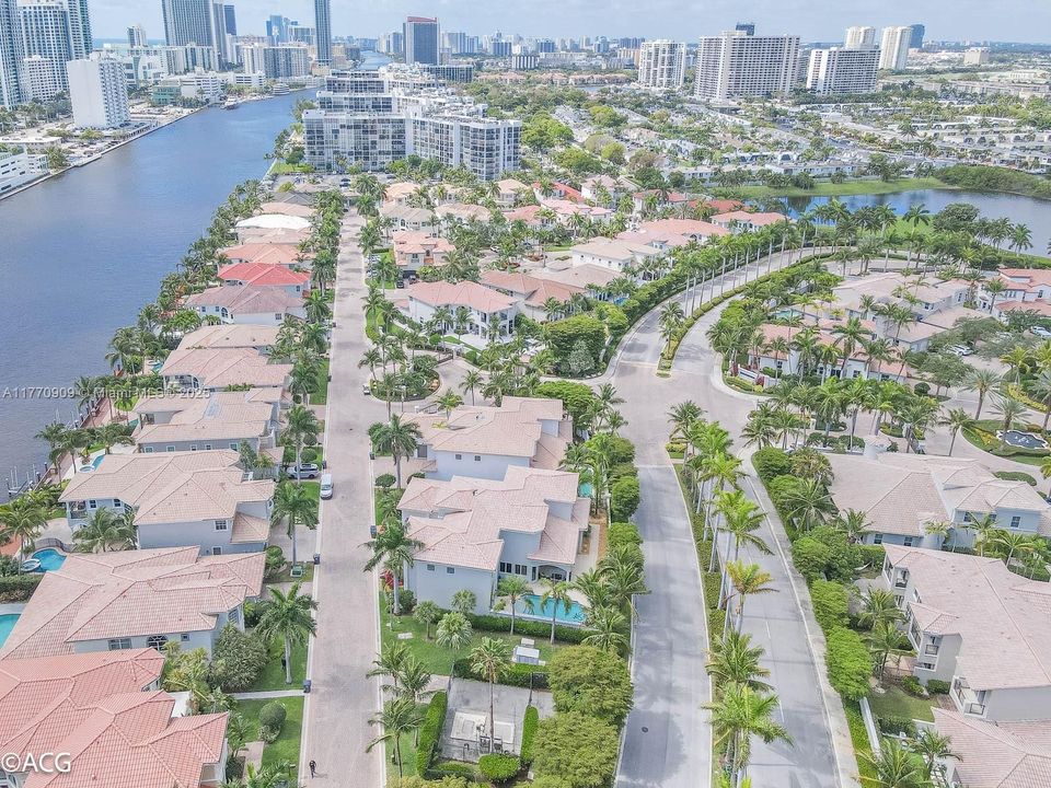 Recently Rented: $13,500 (6 beds, 6 baths, 5224 Square Feet)