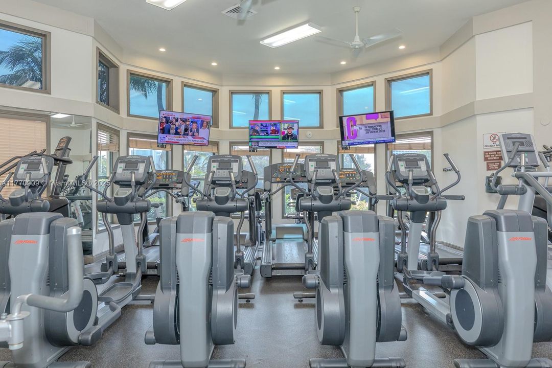 Recently Rented: $13,500 (6 beds, 6 baths, 5224 Square Feet)