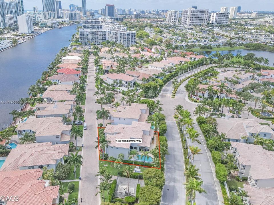 Recently Rented: $13,500 (6 beds, 6 baths, 5224 Square Feet)