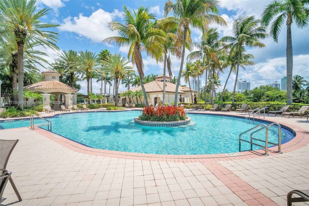 Recently Rented: $13,500 (6 beds, 6 baths, 5224 Square Feet)