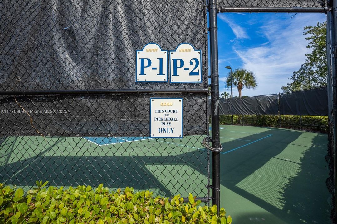 Recently Rented: $13,500 (6 beds, 6 baths, 5224 Square Feet)