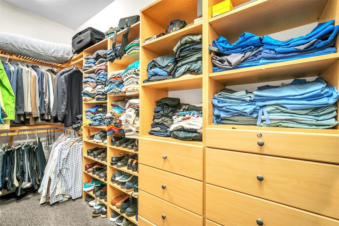 Recently Rented: $13,500 (6 beds, 6 baths, 5224 Square Feet)